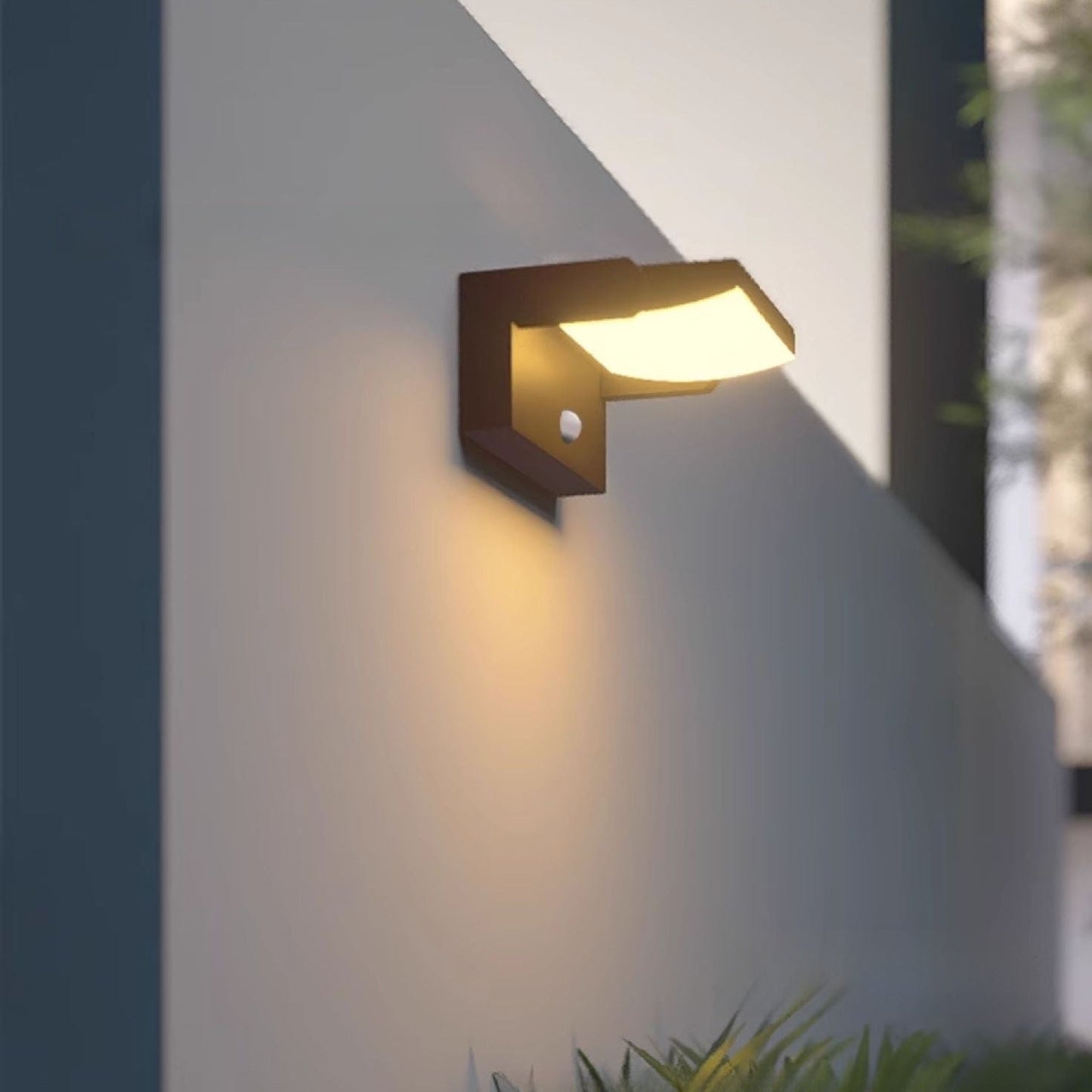 Modern and Minimalist Outdoor Wall Lamp